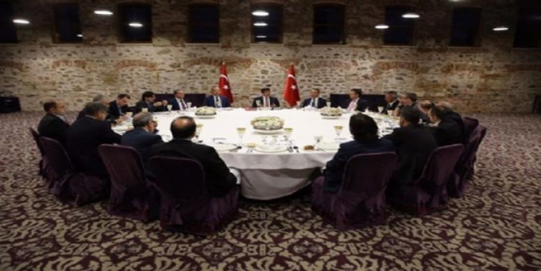 DAVUTOĞLU: SINIRDA IŞİD'İ GÖRMEK İSTEMİYORUZ