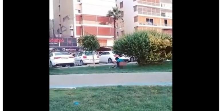 İZMİR KORDON'DA HERKESİN İÇİNDE TUVALETİNİ YAPTI