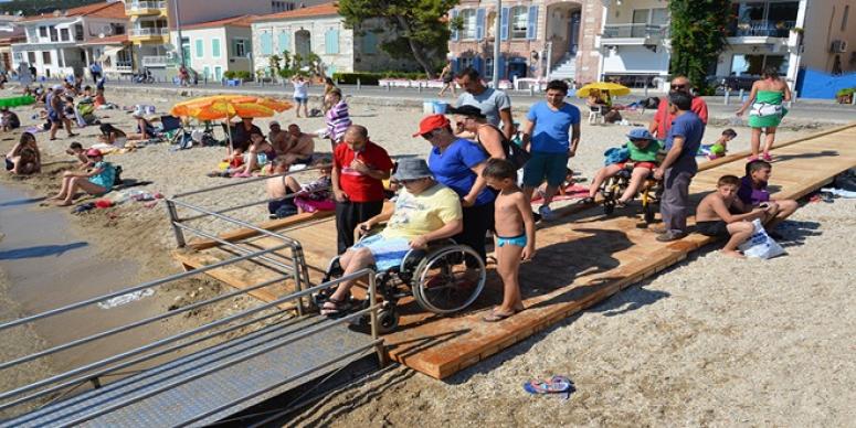 FOÇA’DA ENGELLER KALKIYOR