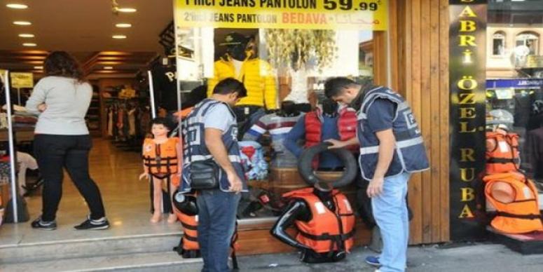 İZMİR'DE SAHTE CAN YELEĞİNE OPERASYON!