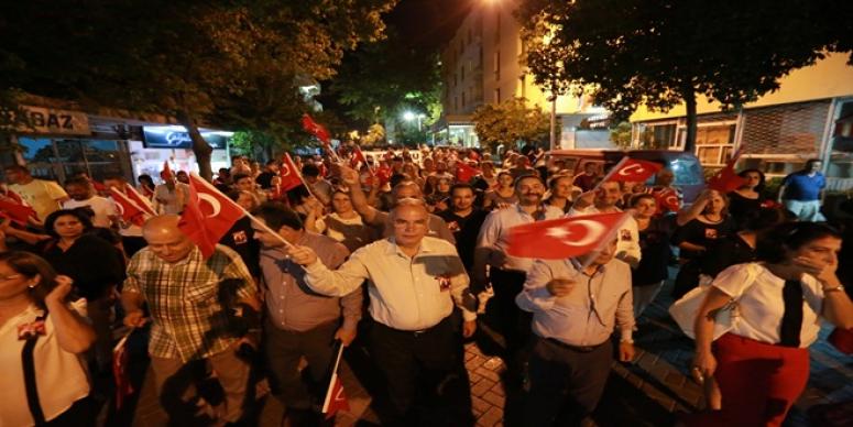 TEPKİ SLOGANLARI SESSİZ YÜRÜYÜŞÜN SESİNİ YÜKSELTTİ