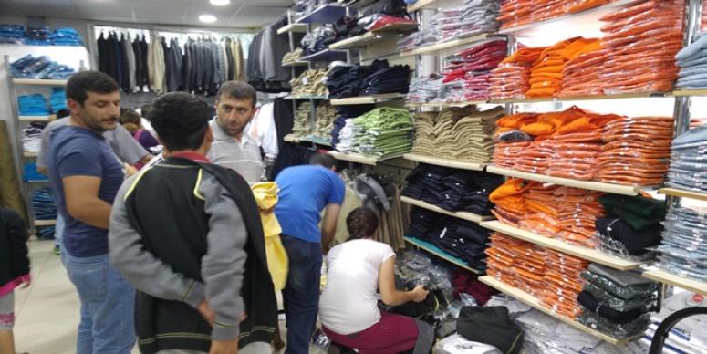 GÜZELBAHÇELI ÖĞRENCILERE KIYAFET DESTEĞI