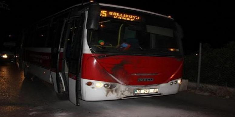 İZMİR'DE BELEDİYE OTOBÜSÜNE MOTOLOFLU SALDIRI