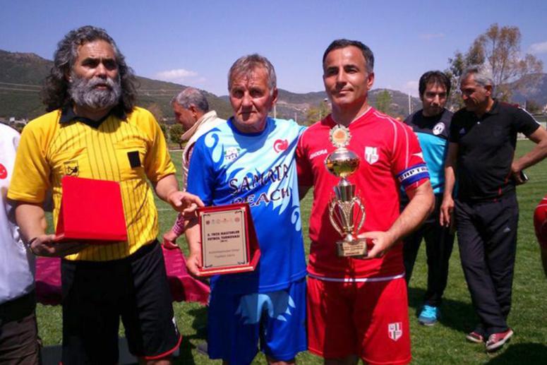FOÇA BELEDİYE SPOR MASTERLERİ ŞAMPİYON OLDU