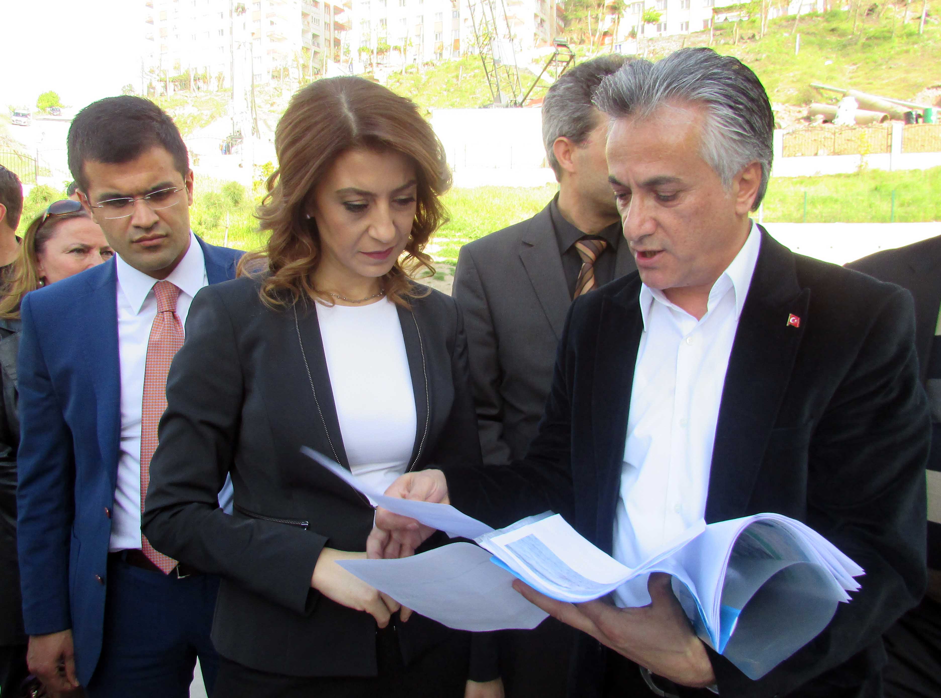 NESRİN ULEMA'DAN BOMBA AÇIKLAMALAR:  CHP İZMİR'DE SEÇMENİ TEHDİT EDİYOR!