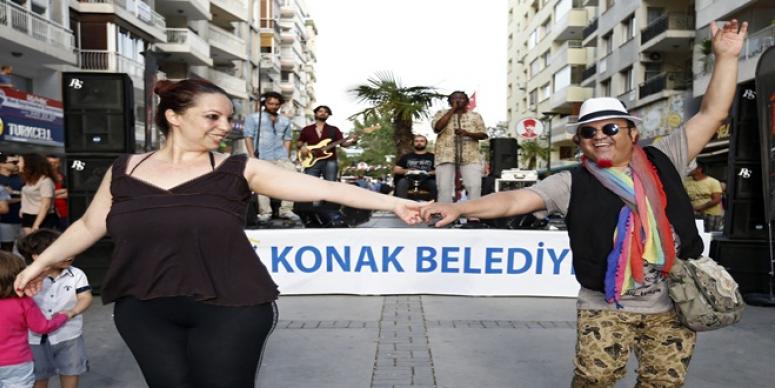 İZMİRLİLER ALSANCAK'TA BULUŞTU