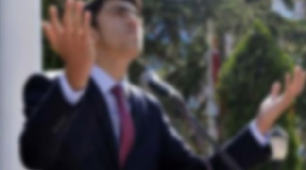 30 Ağustos Töreninde Şiir Krizi