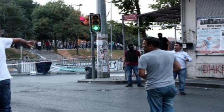 OKMEYDANI'NDA ŞÜPHELİ PAKETTEN PARÇA TESİRLİ BOMBA ÇIKTI