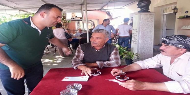 İZMiR’iN GÖBEĞINDEKi KÖYLÜLER ÇiLE ÇEKiYOR