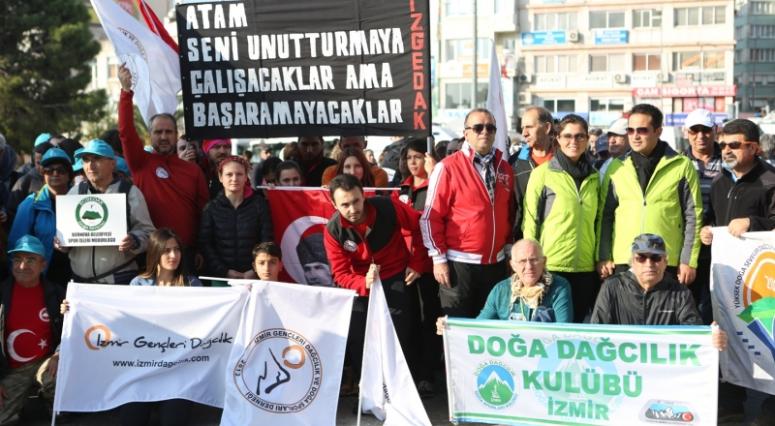 BORNOVA'DA ATA'YA SAYGI YÜRÜYÜŞÜ