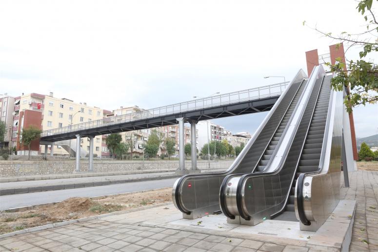 BORNOVA'DA HAYAT KURTARAN GEÇİT