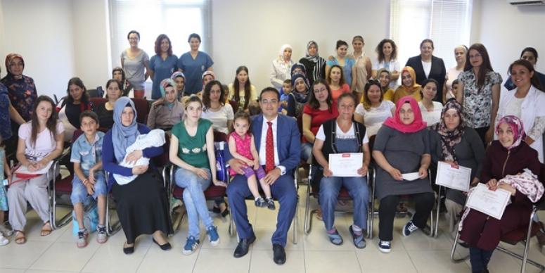 BORNOVA’DA BİLİNÇLİ ANNELER YETİŞİYOR