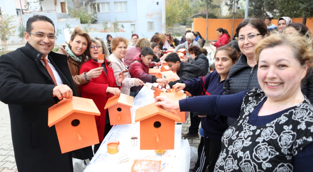 'DÜNYAYI TURUNCUYA BOYAYALIM; ŞİDDET SON BULSUN'