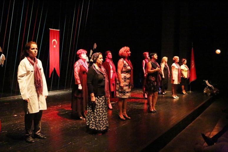 KADIN SORUNLARINI SAHNEDE ANLATTILAR