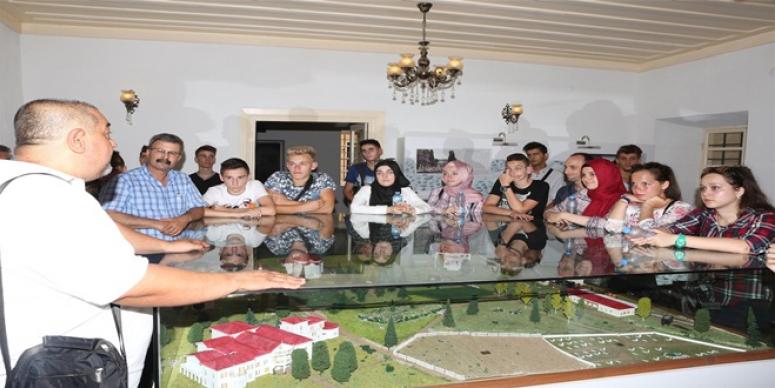 İSKEÇELİ GENÇLER BORNOVA’YI ÇOK SEVDİ