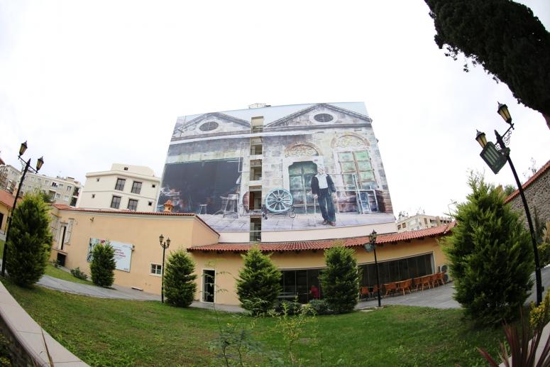 DUVARLAR SANAT ESERLERİYLE DONATILILIP ESTETİK GÖRÜNÜM KAZANDIRILIYOR