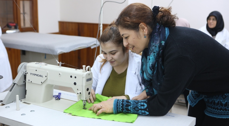 BORNOVA'DA KADINLARA İŞ GARANTİLİ KURS