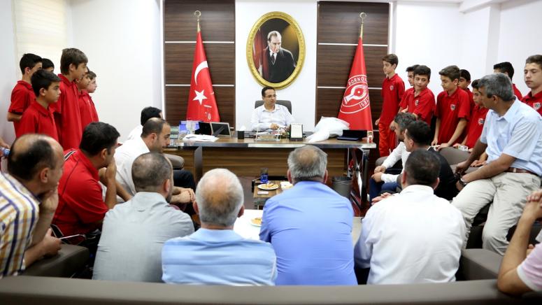 BAŞKAN ATILA: “BORNOVA TÜRK FUTBOLU’NA DAMGASINI VURACAK”