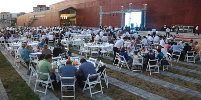 BORNOVA’DA RAMAZAN DAYANIŞMASI