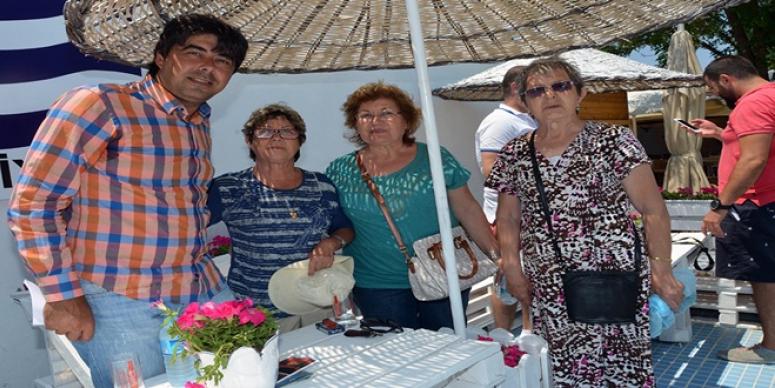 HALK MASASI, FOÇA DEMOKRASİ MEYDANI’NDA