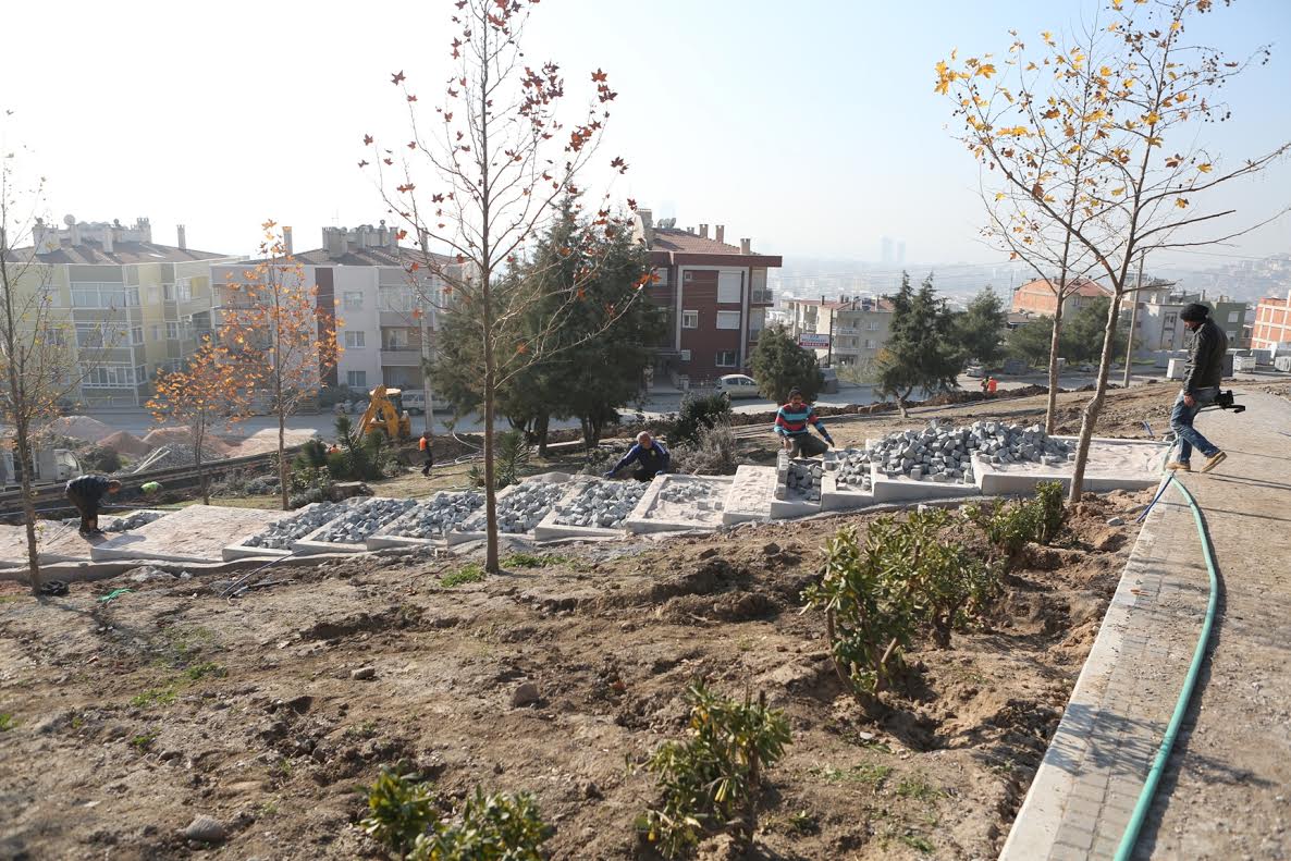 Atatürk Mahallesi yeni bir yeşil alan kazanıyor