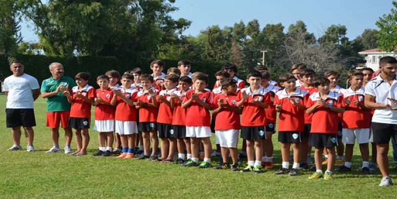 FOÇA BELEDİYE SPOR SAHAYA İNDİ
