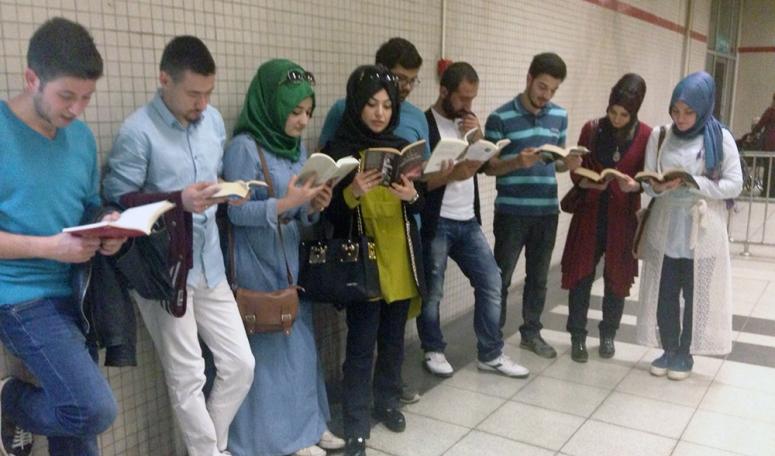 İZBAN’DA KİTAP OKUMA EYLEMİ