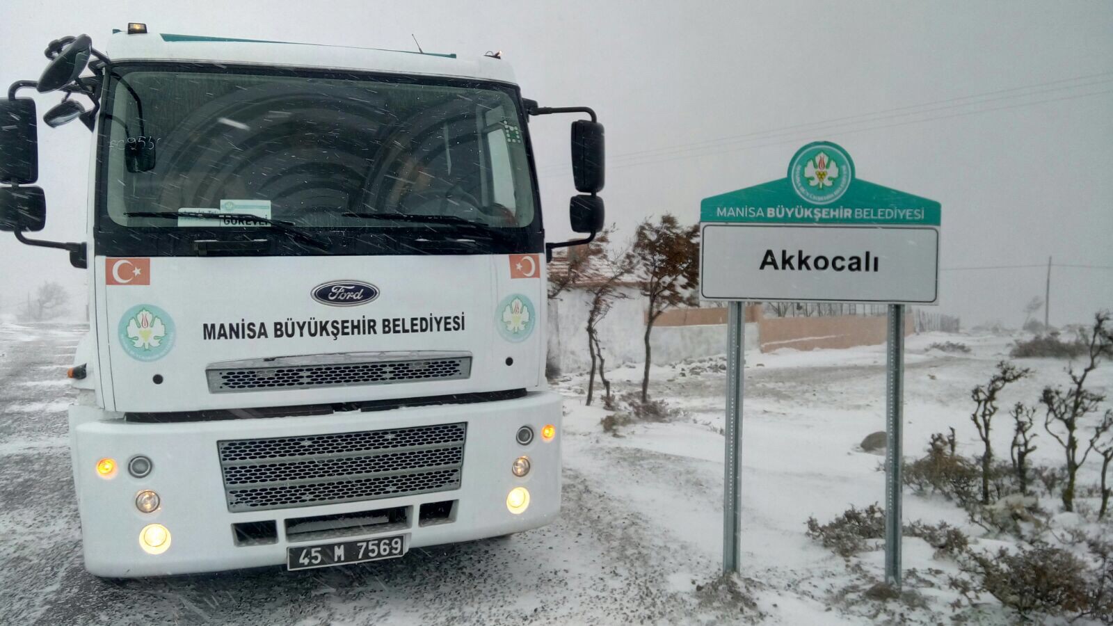 BÜYÜKŞEHİR'DEN KAR MESAİSİ