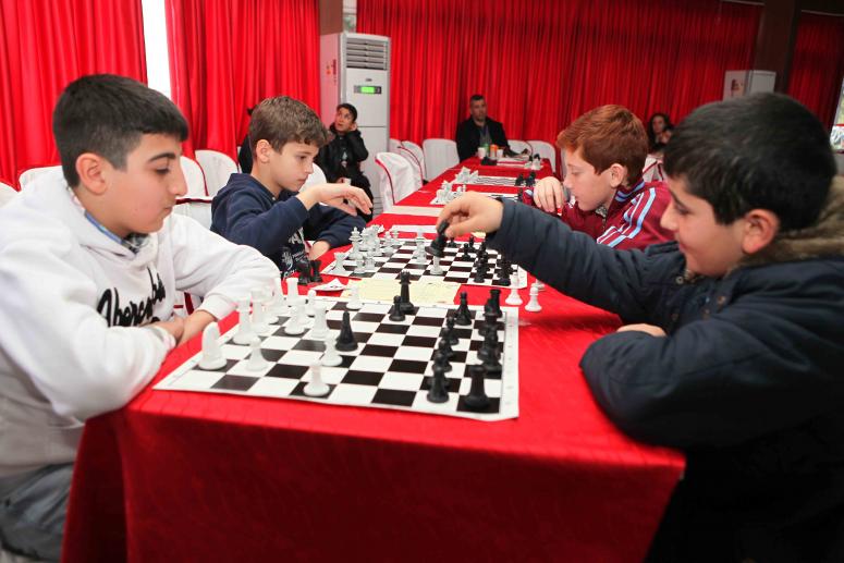 BAYRAKLI’DA 23 NİSAN’A ÖZEL SATRANÇ TURNUVASI