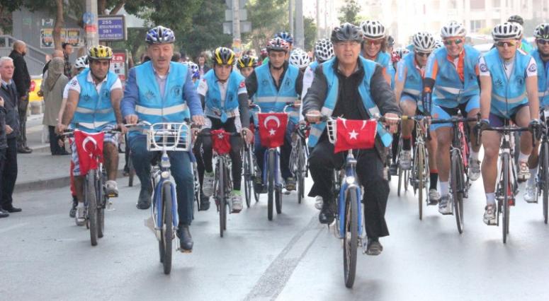 ATA'YA SAYGI İÇİN PEDAL ÇEVİRDİLER