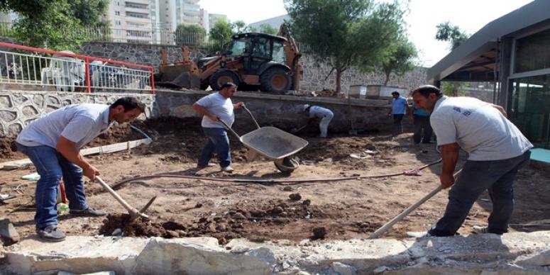 BAYRAKLI’DA PARKLAR YENİLENİYOR!