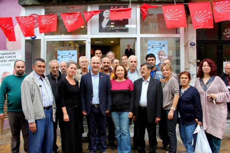 CHP’Lİ BAKAN ESNAFLA BULUŞTU
