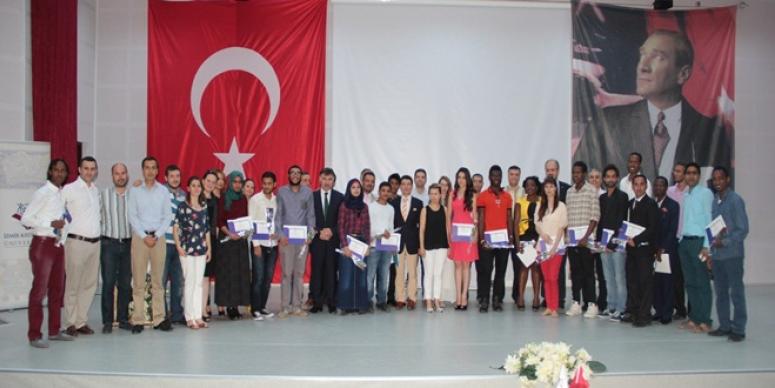 İKÇÜ TÖMER’DE İLK MEZUNİYET COŞKUSU