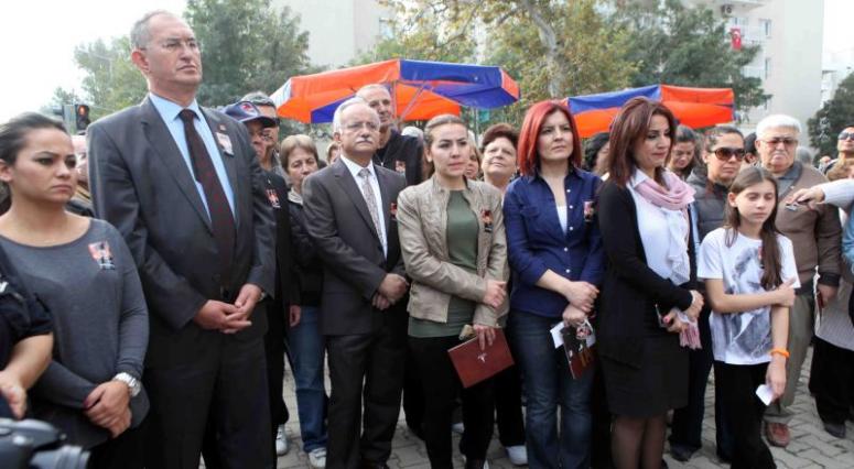 BAYRAKLI ATASINI ANDI