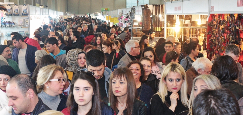 İNDİRİMLİ HEDİYELİKLERE KOŞUYORLAR