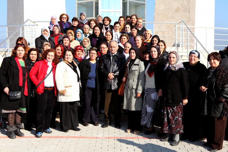 BAYRAKLI’DA TÜRKÜLER KADINLAR İÇİN SÖYLENECEK