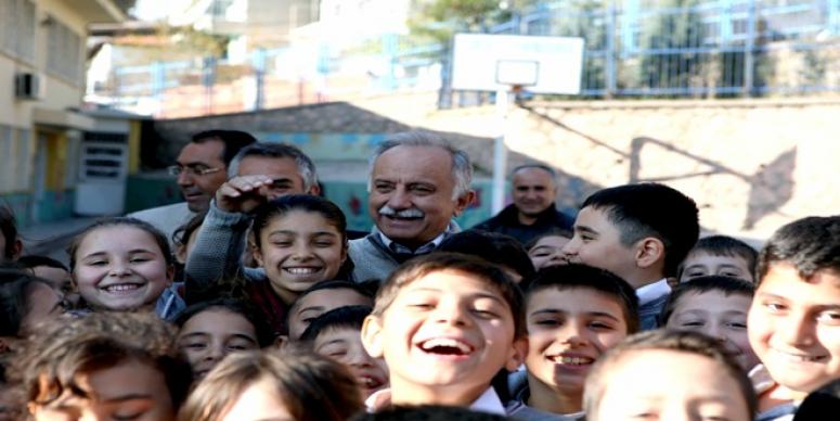BAYRAKLI’DA OKULLAR “ELDEN” GEÇİYOR!