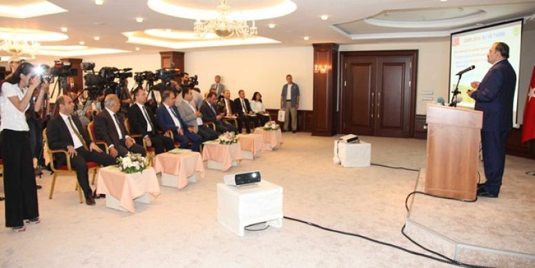 BAKAN VEYSEL EROĞLU, BAŞBAKANLIK OFİSİNDE İZMİR PROJELERİNİ TANITTI