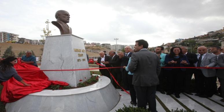 KARABAĞLAR’DA VATAN ŞAİRİ’NİN ADINA YAKIŞAN PARK