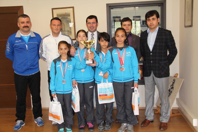GENÇ SPORCULAR BERGAMA’YI GURURLANDIRIYOR