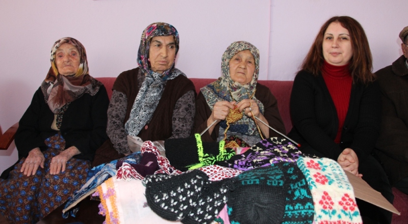 NİNELERİN EL İŞLERİ BAYIRBUCAK TÜRKMENLERİ'NE GİDECEK
