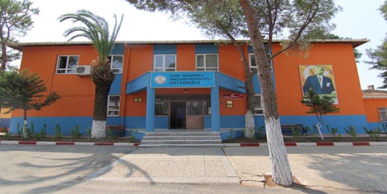 MENDERES’TE OKULLAR YENİLENİYOR