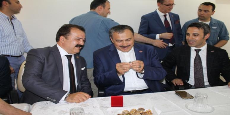 “UN VAR ŞEKER VAR SU VAR HELVA YAPILMAMIŞ”