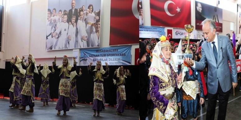 BAYRAKLI’DA EFELER KIYASIYA YARIŞTI