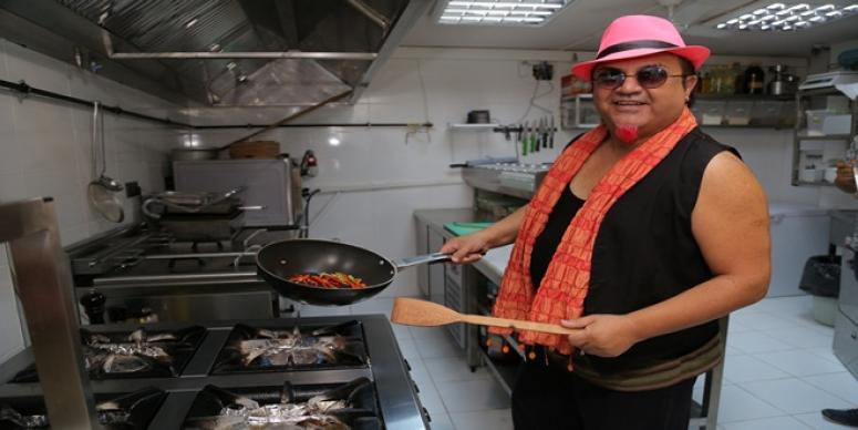 MİKROP HİKMET SAKIZ ADA'SINDA