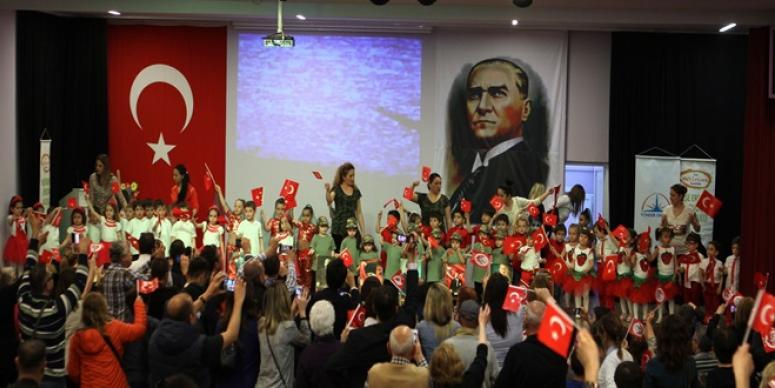 NEŞE ERBERK BORNOVA ANAOKULU’NDAN  COŞKULU 23 NİSAN KUTLAMASI