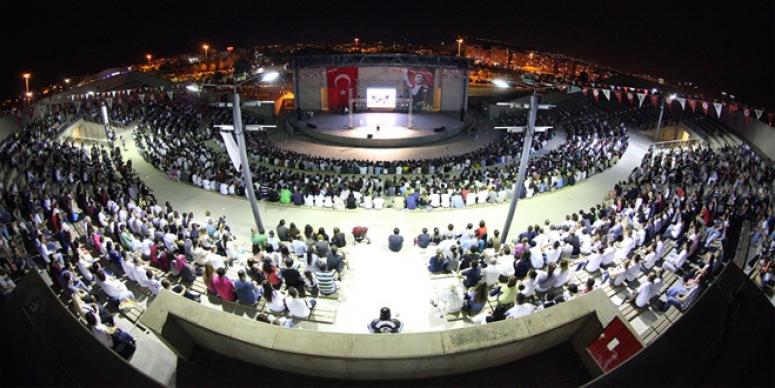 BORNOVA’DA 5 BİN KİŞİLİK EĞİTİM SEMİNERİ