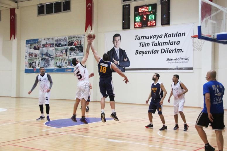 BASKETBOLUN EFSANELERİ 4. KEZ BERGAMA’DA