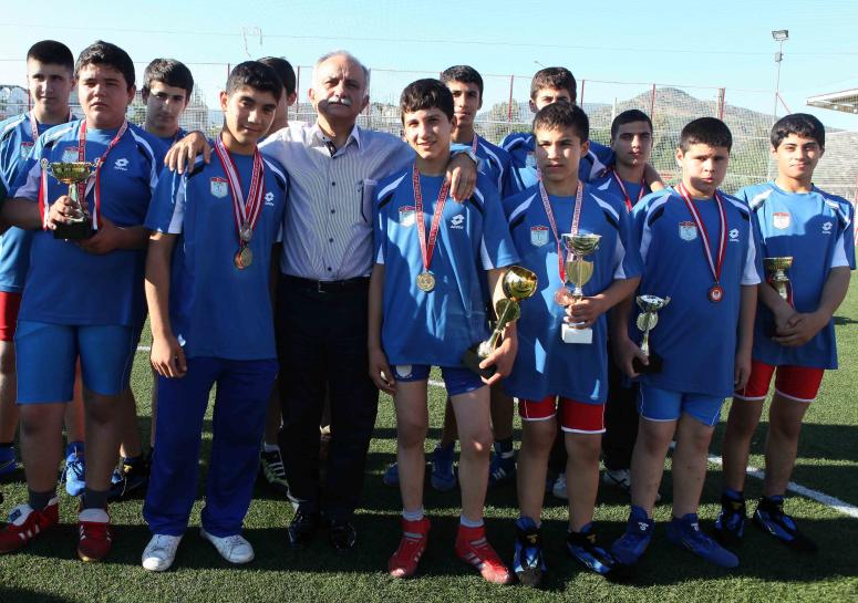 GELECEĞİN FUTBOLCULARI BAYRAKLI’DA YETİŞİYOR