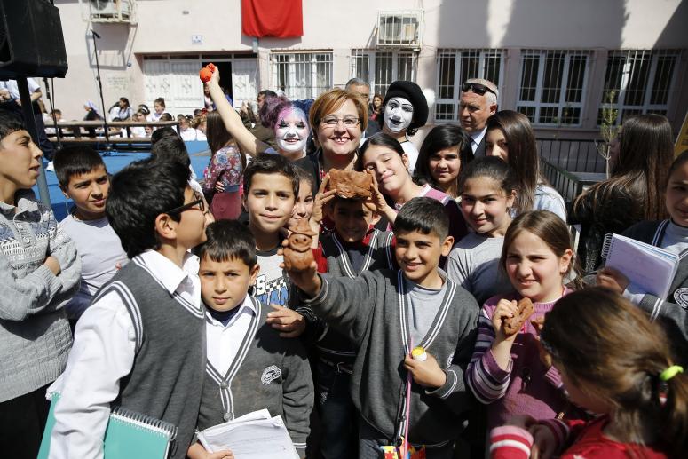 KONAK’TA 23 NİSAN COŞKUSU BİTMİYOR